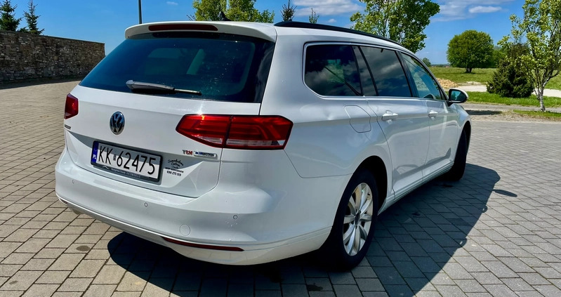 Volkswagen Passat cena 34900 przebieg: 306000, rok produkcji 2016 z Nekla małe 407